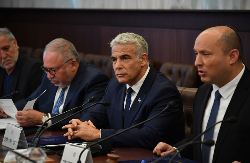 Prime Minister Naftali Bennett, Foreign Minister Yair Lapid and Finance Minister Avigdor Liberman at a cabinet meeting, June 12, 2022 (credit: YOAV DAVIDKOVITZ / POOL)