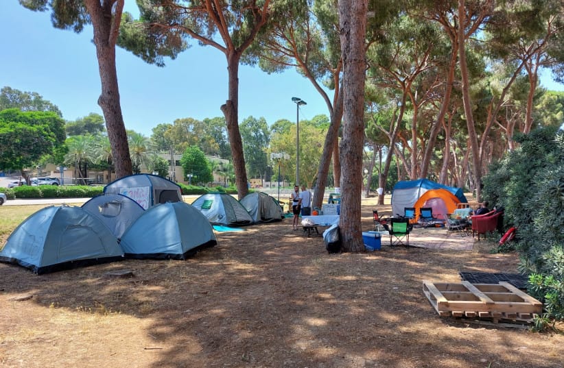 Residents across Israel move into tents to protest steep housing costs - Vimarsana News