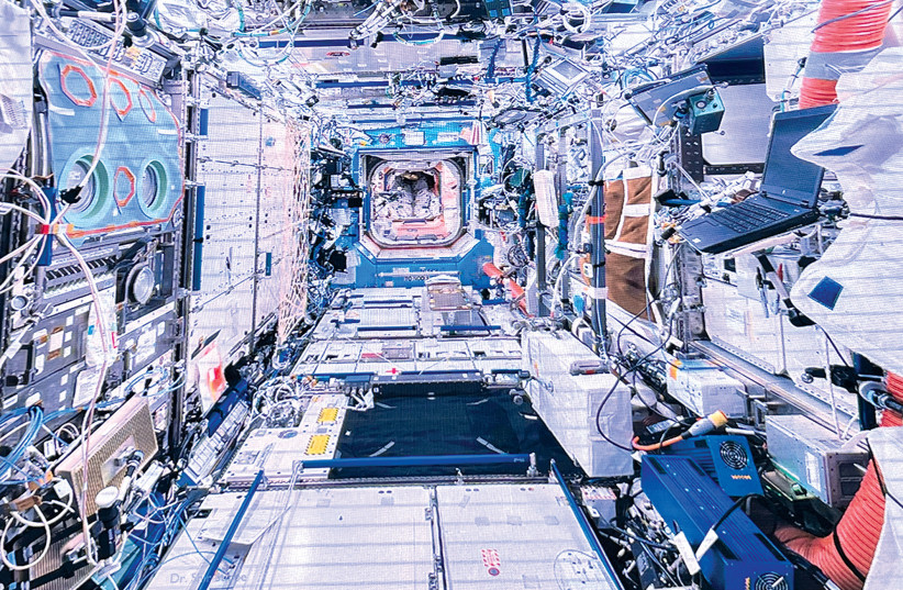  A space lab aboard the Rakia Mission. (credit: SCREENSHOT/MAAYAN JAFFE-HOFFMAN)