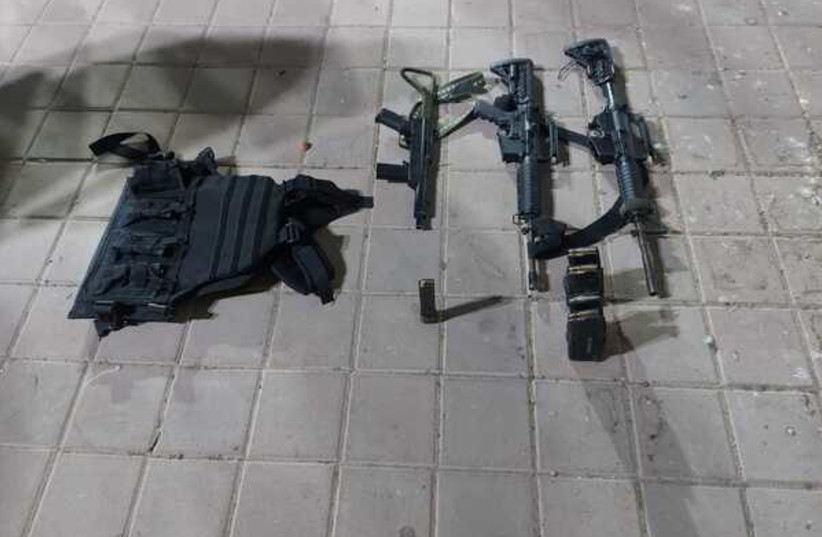 Armes saisies par Tsahal à Jénine, le 17 juin 2022 (crédit : IDF SPOKESPERSON'S UNIT)
