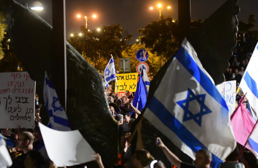  Pro-government rally in Tel Aviv June 18, 2022. (photo credit: AVSHALOM SASSONI/MAARIV)