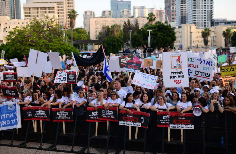  Israeli teachers protest as they demand better pay and working conditions in Tel Aviv on May 30, 2022.  (credit: TOMER NEUBERG/FLASH90)