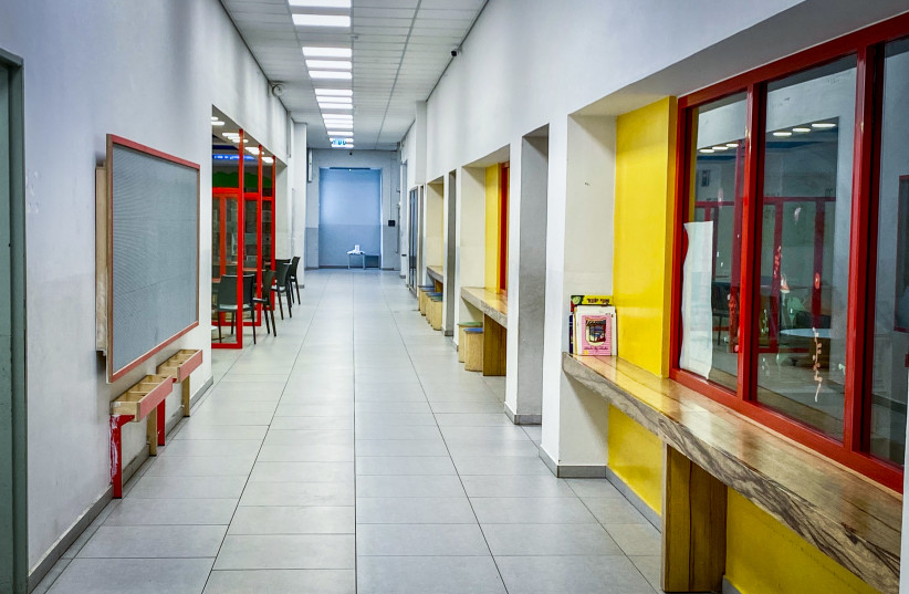  View of an empty school at in Tel Aviv, as schools begin at 10 A.M. following a strike of the Teachers Union, on June 19, 2022.  (credit: AVSHALOM SASSONI/FLASH90)