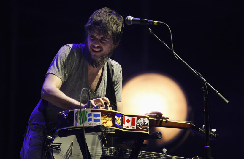  Banjo player Winston Marshall plays with his band Mumford and Sons on the main stage during the 2nd day of the Coachella Valley Music & Arts Festival in Indio, California April 16, 2011. (credit: REUTERS/MIKE BLAKE)