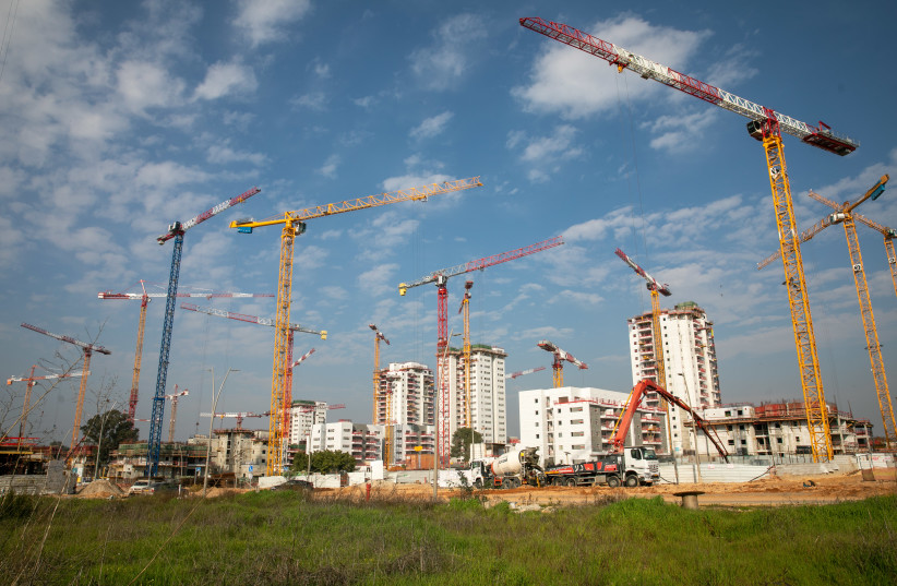  View of a costruction site in the central Israeli city of Be’er Ya’acov, February 22, 2022 (photo credit:  YOSSI ALONI/FLASH90)