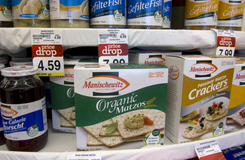  Manischewitz products in a grocery store (Illustrative) (credit: Robert Couse-Baker)