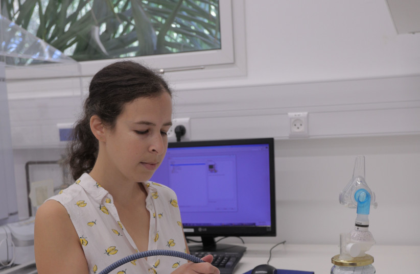  Graduate student Inbal Ravreby, working in Prof. Noam Sobel’s lab in the Weizmann Institute of Science in Rehovot's Brain Sciences Department.  (credit: WEIZMANN INSTITUTE OF SCIENCE)