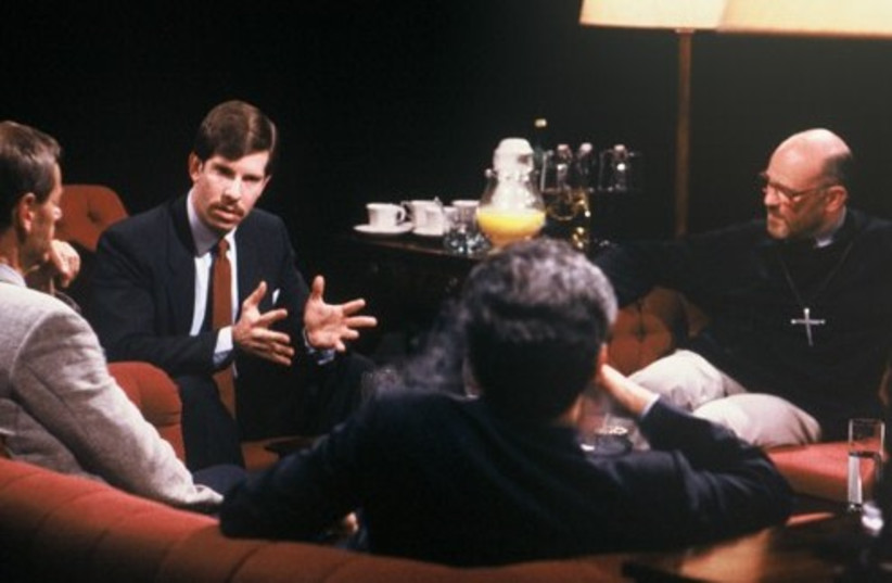 Eli Rosenbaum (left) appearing on TV discussion program "After Dark" on July 10, 1987 ("Klaus Barbie"). (photo credit: OPEN MEDIA LTD./GFDL (http://www.gnu.org/copyleft/fdl.html)/VIA WIKIMEDIA COMMONS)