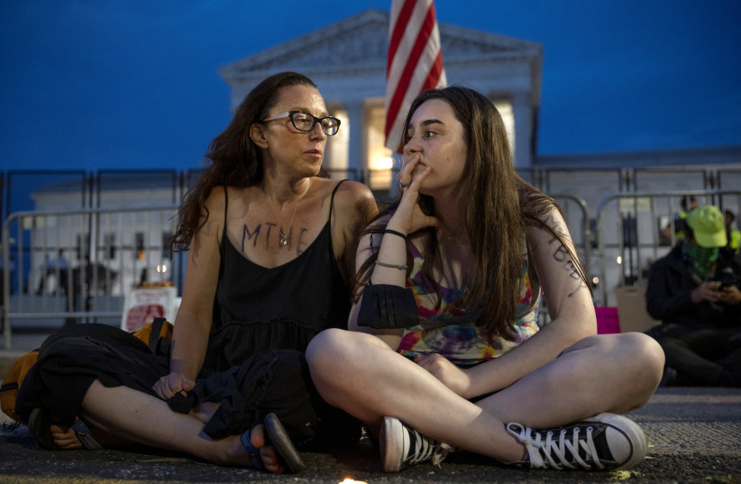  Lisa Turner,47, and her daughter Lucy Kramer,14, attend a candlelight vigil outside the United States Supreme Court in Washington following the overturning of Roe V. Wade, US, June 26, 2022. (credit: REUTERS/EVELYN HOCKSTEIN)