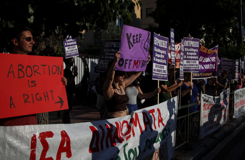  Protesters hold placards during a demonstration against the US Supreme Court decision of overturning the Roe v. Wade abortion rights, outside the US embassy in Athens, Greece, June 28, 2022.  (credit: REUTERS/ALKIS KONSTANTINIDIS)