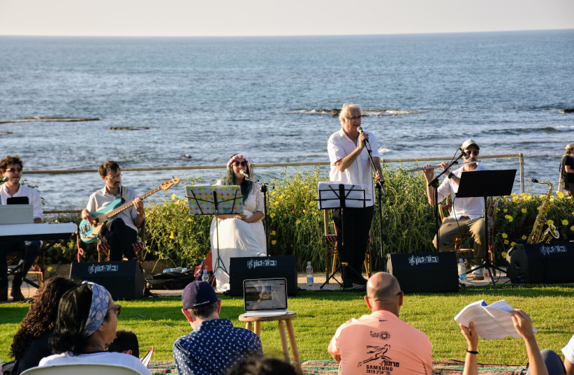   Rabbi Esteban Gottfried with musicians at a recent Caesarea Kabbalat Shabbat, an event that is part of the Israeli Judaism grassroots movement. (photo credit: Lia Lahav)