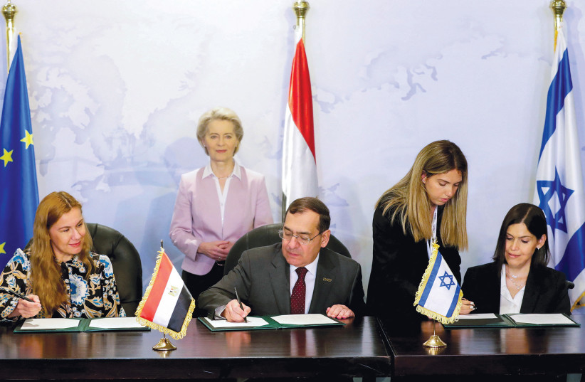  EU Energy Commissioner Kadri Simson, Egyptian Petroleum Minister Tarek El Molla and Israel Energy Minister Karine Elharrar sign a deal for Israeli natural gas exports to Europe, in Cairo, on June 15, 2022. (photo credit: SHOKRY HUSSIEN/REUTERS)