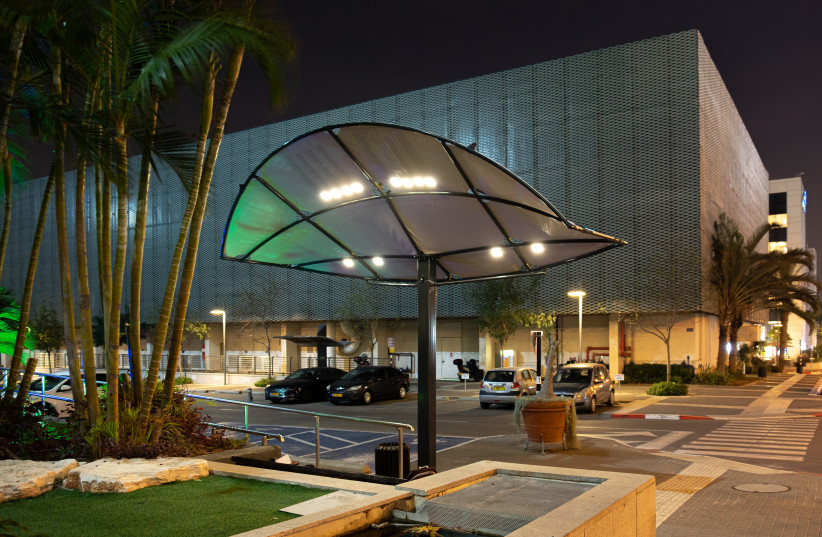  THE LUMIWEAVE canopy stores solar energy during the day, and provides illumination after dark. (credit: LumiWeave)