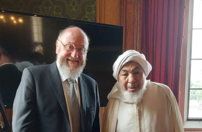  Islamic Scholar Sheikh Abdallah bin Bayyah and UK Chief Rabbi Ephraim Mirvis. (photo credit: UK CHIEF RABBI’S OFFICE)