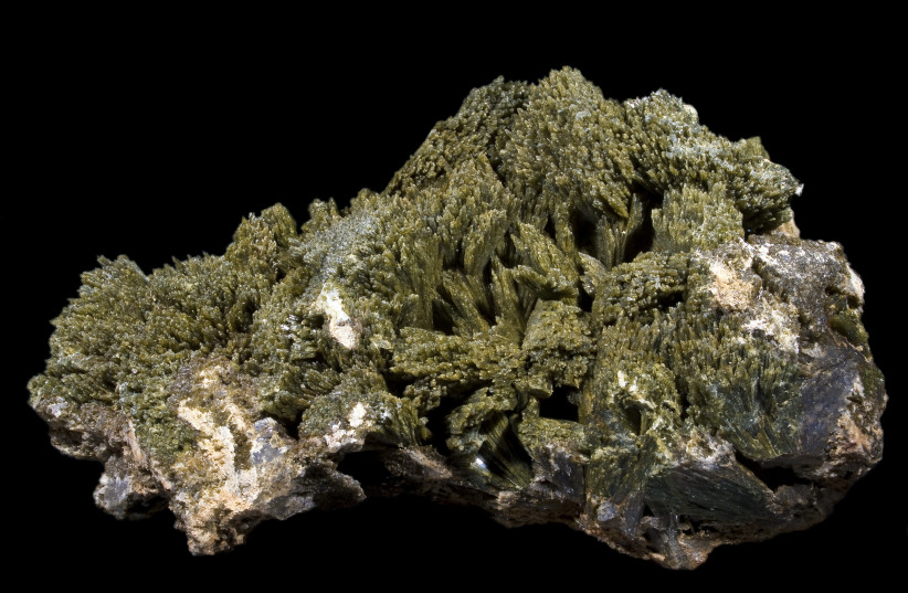 Epidote (photo credit: DIDIER DESCOUENS/CC BY 4.0 (https://creativecommons.org/licenses/by/4.0)/VIA WIKIMEDIA COMMONS)