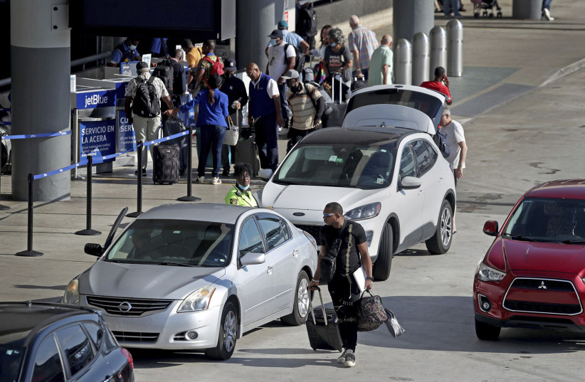 Travelers are dropped off at Fort Lauderdale/Hollywood International Airport shortly before the Memorial Day weekend. (photo credit: Susan Stocker/Sun Sentinel/TNS)