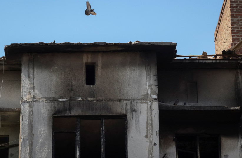 A pigeon flies over an apartment building destroyed in a missile strike, amid Russia's invasion of Ukraine, in Sloviansk, Ukraine June 7, 2022. (credit: REUTERS/GLEB GARANICH)