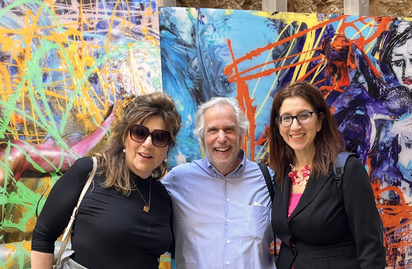  HENRY WINKLER, who played Fonzie in ‘Happy Days,’ with Caroline Aaron (left) who plays Shirley on ‘Mrs. Maisel’ and Nurit Tirani (right). Winkler and Aaron star in the Israeli comedy ‘Chanshi.’  (photo credit: MINISTRY OF FOREIGN AFFAIRS)