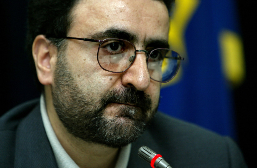  Mostafa Tajzadeh of the leadership committee of the reformist Islamic Iran Participation Front speaks with journalists at a news conference in Tehran, February 21, 2004 (photo credit: REUTERS)