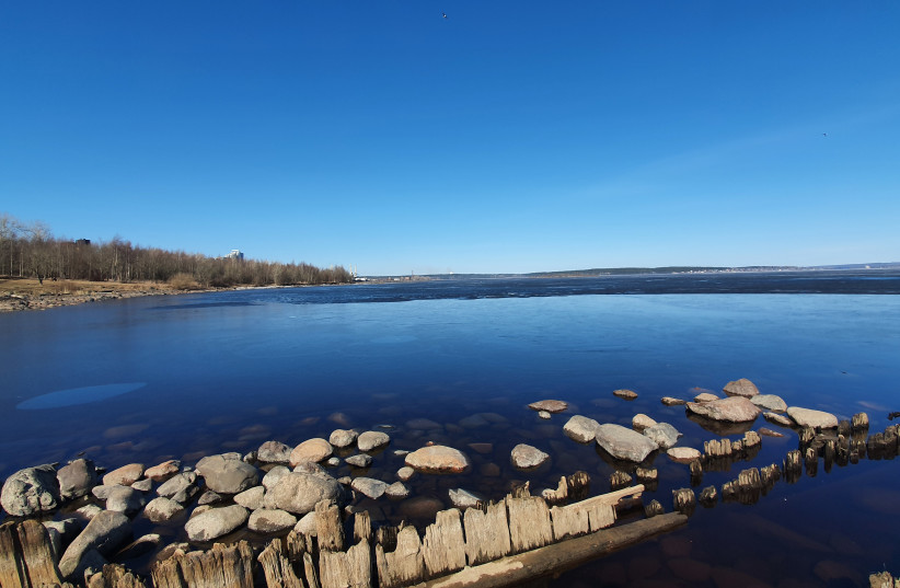  Lake Onega, in the territory of the autonomous Republic of Karelia, northwestern Russia (credit: Wikimedia Commons)