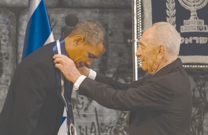  US PRESIDENT Barack Obama receives the Presidential Medal of Distinction from president Shimon Peres in 2013. (credit: GPO)