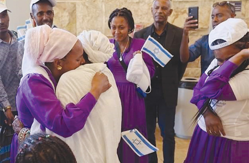  Azanu Girmay Melese reunites with her mother, who made aliyah 18 years ago. (credit: MAAYAN HOFFMAN)
