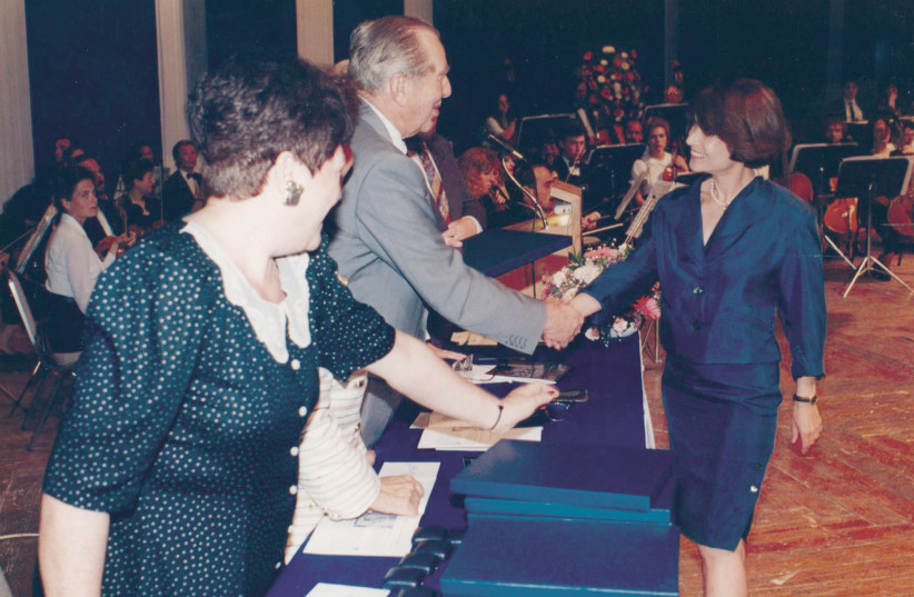  Guttmann receives the President’s Award from Chaim Herzog in 1992. (credit: COURTESY MERLE GUTTMANN)