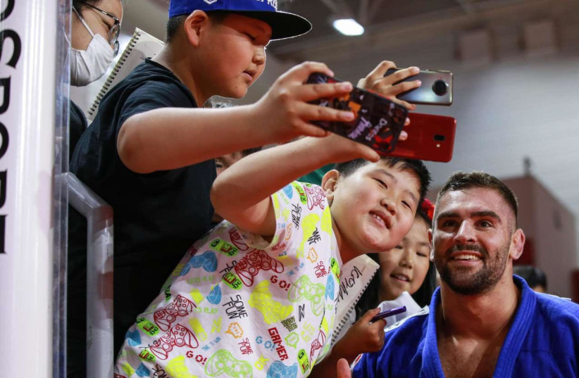  Peter Paltchik smiling with a fan at the Mongolian Grand Slam. (photo credit: ISRAEL JUDO ASSOCIATION/COURTESY)