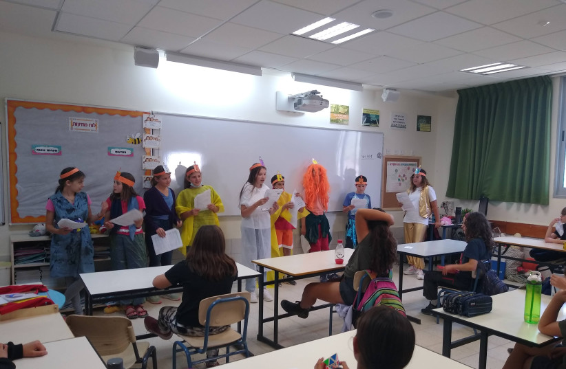  SEVENTH-GRADE students perform a Hanukkah play at Zin Elementary School in Midreshet Ben-Gurion.  (credit: ANAV SILVERMAN PERETZ)