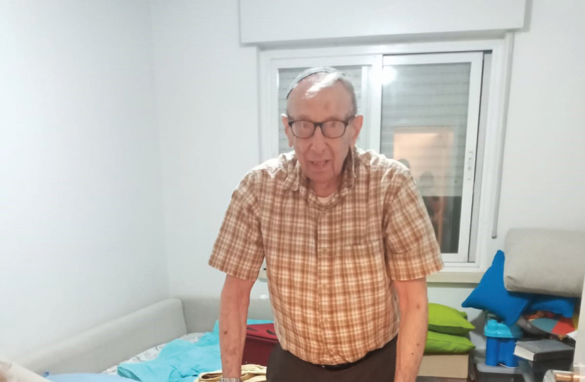  Morris Wolinetz poses for a photo during his stay at his daughter’s home in Ma’aleh Adumim, while visiting Israel to see his children, grandchildren and great-grandchildren.  (photo credit: BONNIE HAZAN)