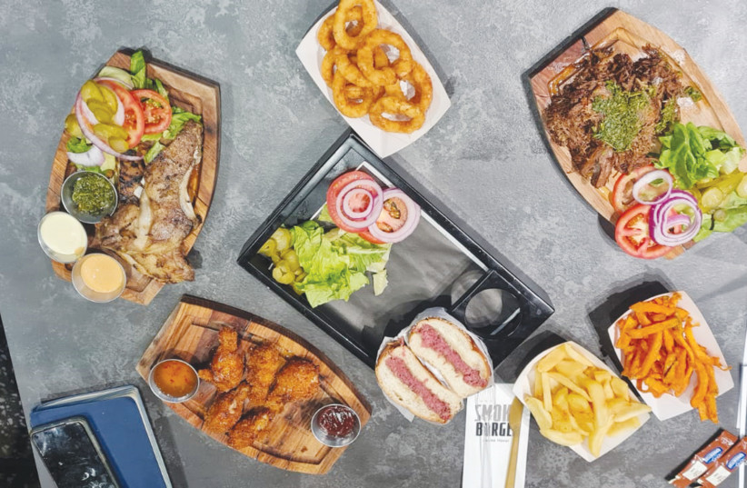 Smoke Burger: The shuk's only mehadrin burger place - review - Vimarsana News