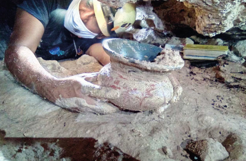 The INAH recovers a complete Mayan vessel from a cave in Playa del Carmen, Quintana Roo. (photo credit: INAH/Handout via REUTERS)
