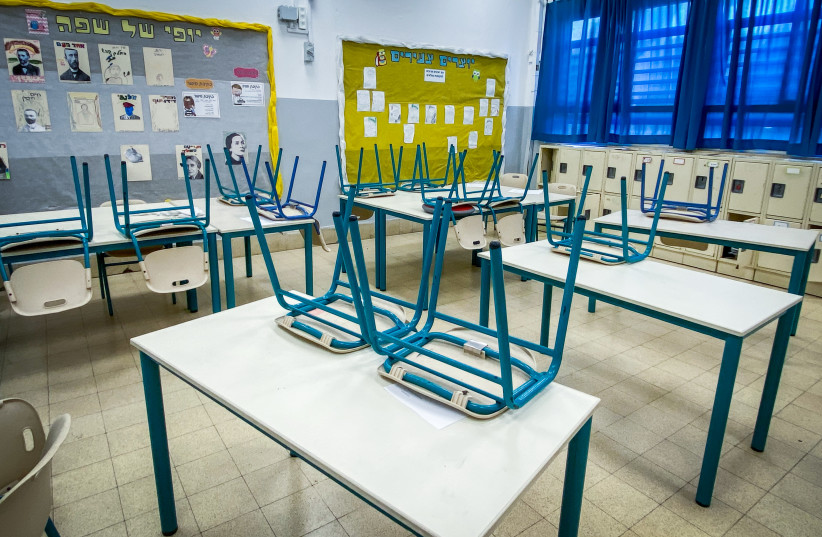  View of an empty school at in Tel Aviv, as schools begin at 10 A.M. following a strike of the Teachers Union, on June 19, 2022. (photo credit: AVSHALOM SASSONI/FLASH90)