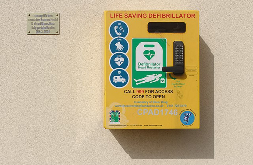  Defibrillator at St John & St James Church (credit: Wikimedia Commons)