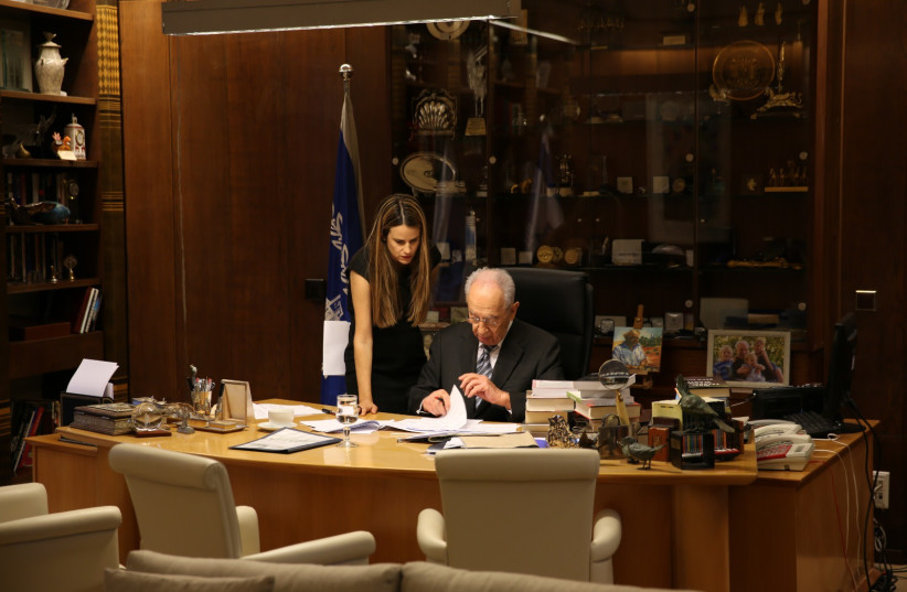  Ayelet Frish and Shimon Peres  (credit: ZIV KOREN)