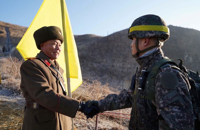 Soldiers from North and South Korea verify the removal of guard posts on each side of the Demilitarized Zone, December 12, 2018.  (photo credit: SOUTH KOREAN DEFENSE MINISTRY/HANDOUT VIA REUTERS)