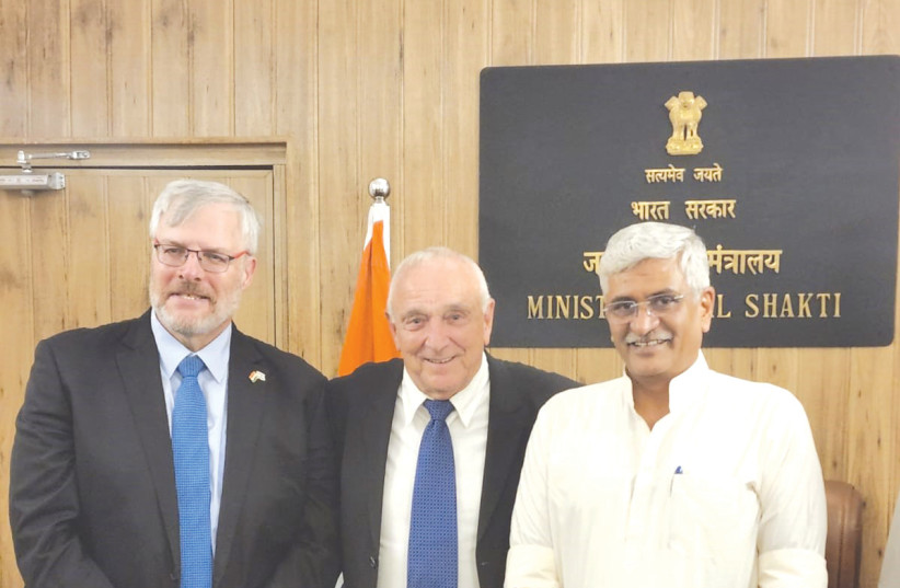  Naor Gilon, Israeli’s ambassador to India, Mekorot Chairman Yitzhak Aharonovich and Minister of Jal Shakti H.E. Mr. Gajendra Singh Shekhawat.  (photo credit: MEKOROT)