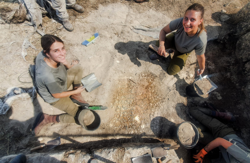  The soldiers and the staff of the Israel Antiquities Authority carrying out the excavation and the conservation. (photo credit: GILAD STERN/ISRAEL ANTIQUITIES AUTHORITY)
