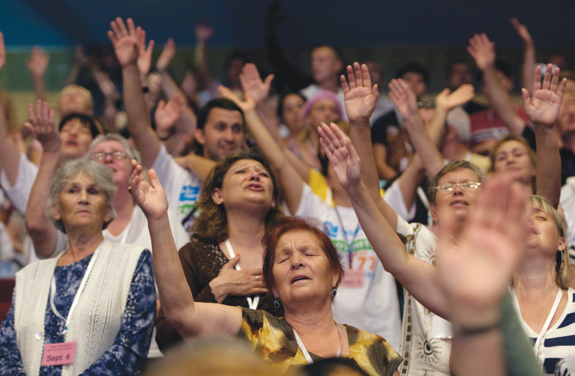  CHRISTIAN WORSHIPERS pray during an Evangelical rally in Jerusalem (photo credit: BAZ RATNER/REUTERS)