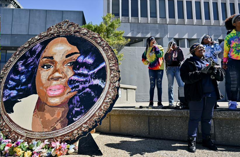  Tamika Palmer, the mother of Breonna Taylor, stands next to a painting of her daughter at a gathering to mark two years since police officers shot and killed Breonna Taylor when they entered her home, at Jefferson Square Park in Louisville, Kentucky, US, March 13, 2022. (photo credit: REUTERS/JON CHERRY)
