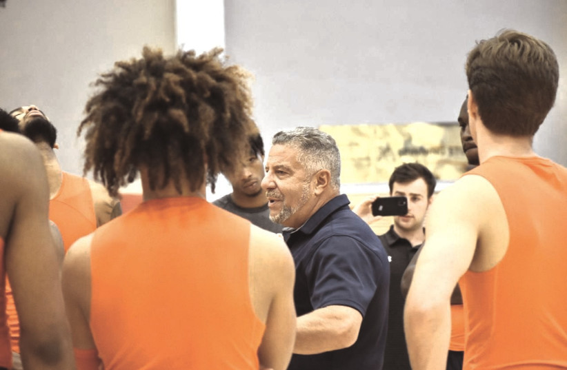 AUBURN TIGERS coach Bruce Pearl talks with his players during a practice at the YMCA in Jerusalem this week as part of the college team’s trip to the Holy Land. (photo credit: YEHUDA HALICKMAN)