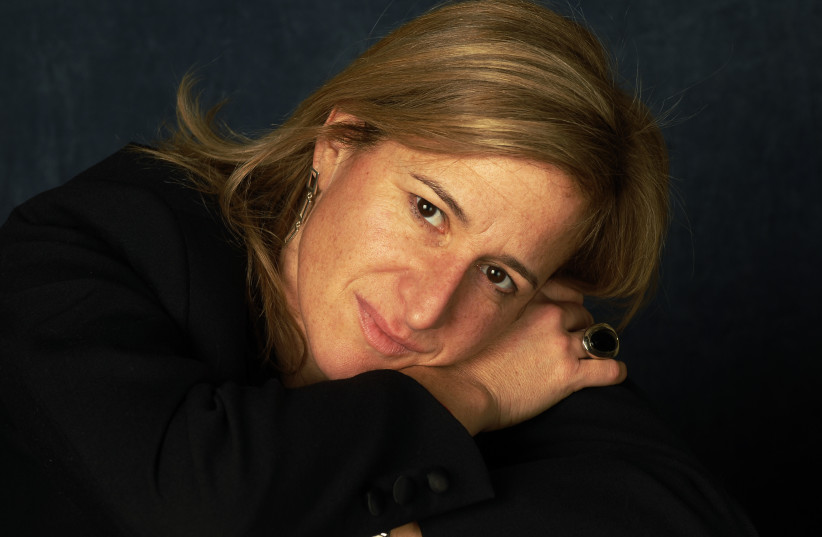  American author Melissa Bank poses during a portrait session in Paris, Jan. 9, 2006.  (photo credit: Ulf Andersen/Getty Images)