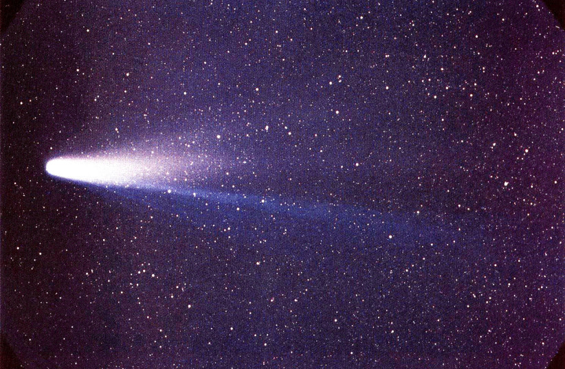 Comet 1P/Halley as taken March 8, 1986 by W. Liller, Easter Island, part of the International Halley Watch (IHW) Large Scale Phenomena Network. (credit: NASA/W. LILLER/PUBLIC DOMAIN/VIA WIKIMEDIA COMMONS)
