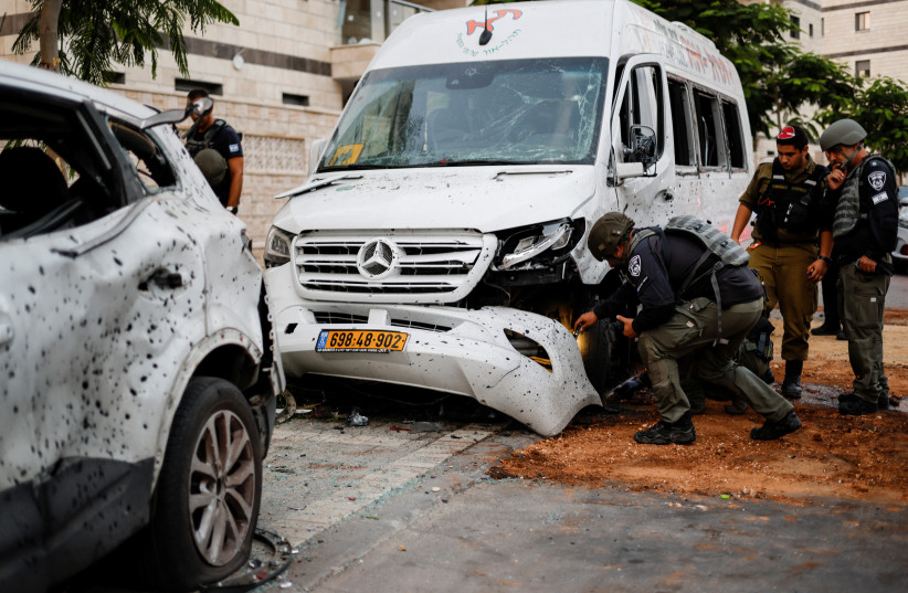  Israeli police inspect a vehicle that was damaged following rockets attack from Gaza towards Israel in Ashkelon, Israel August 6, 2022.  (photo credit: REUTERS/AMIR COHEN)