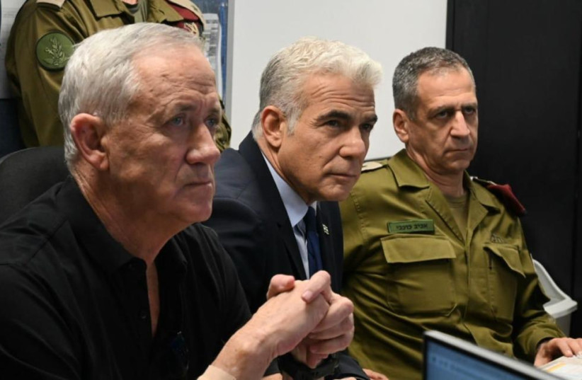  Prime Minister Yair Lapid, Defense Minister Benny Gantz and IDF Chief of Staff Lt.-Gen. Aviv Kohavi visit the IDF Southern Command during Operation Breaking Dawn, August 7, 2022 (photo credit: ELAD MALKA/DEFENSE MINISTRY)