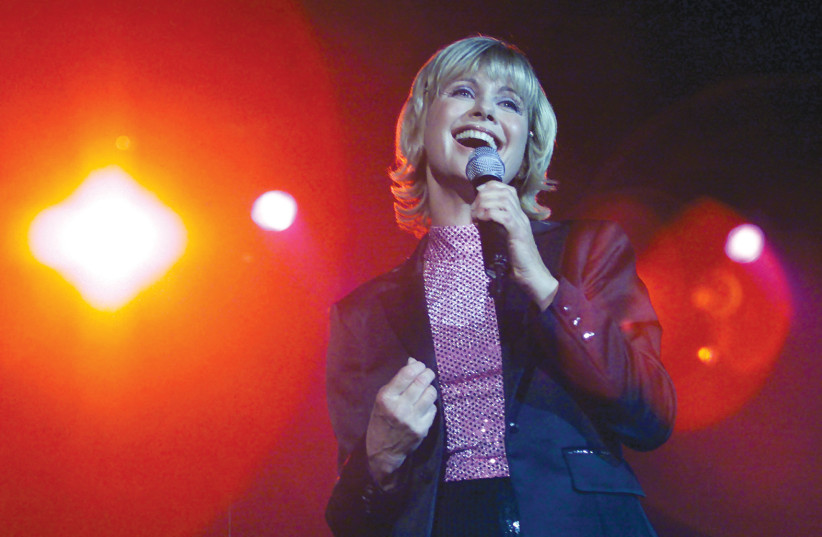  OLIVIA NEWTON-JOHN sings in Hong Kong in 2000. (photo credit: REUTERS)
