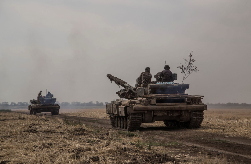Ukrainian servicemen ride atop tanks near a front line in Mykolaiv region, as Russia's attack on Ukraine continues, Ukraine August 10, 2022. (credit: REUTERS/OLEKSANDR RATUSHNIAK)