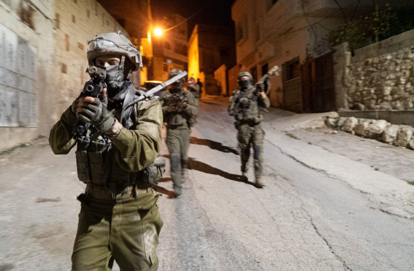  IDF operating in the West Bank to arrest terror suspects, August 11, 2022.  (credit: IDF SPOKESPERSON'S UNIT)