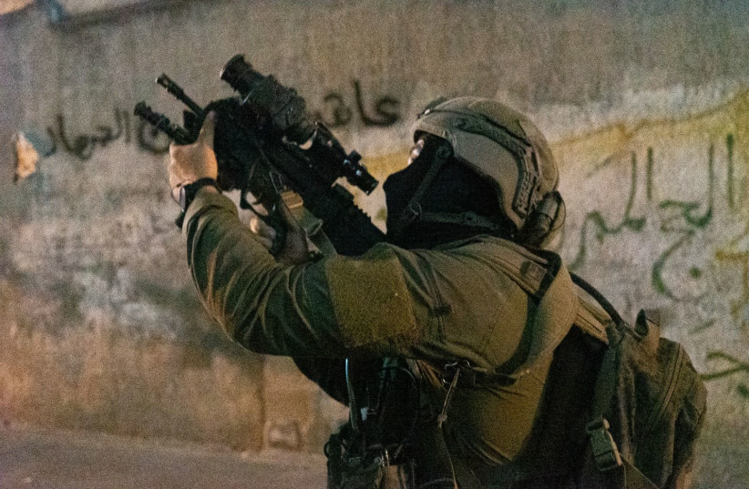   IDF operating in the West Bank to arrest terror suspects, August 11, 2022.  (credit: IDF SPOKESPERSON'S UNIT)