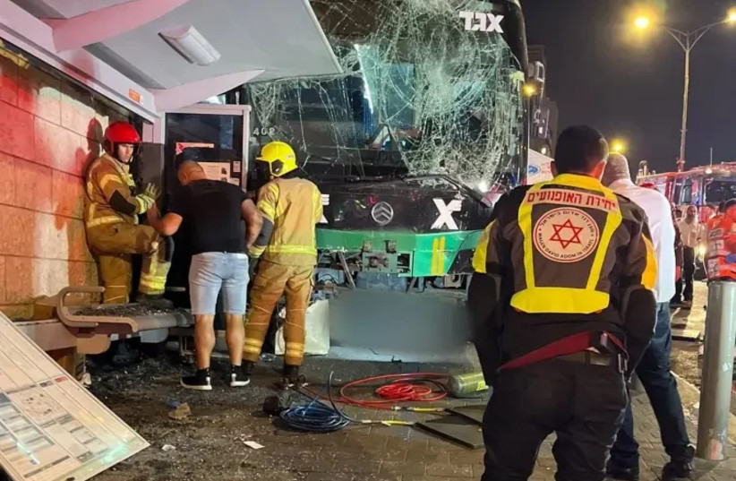  Scene in Jerusalem where a bus crashed into a bus stop. A mother and her two daughters were killed, August 11, 2022. (credit: FIRE AND RESCUE SERVICE)